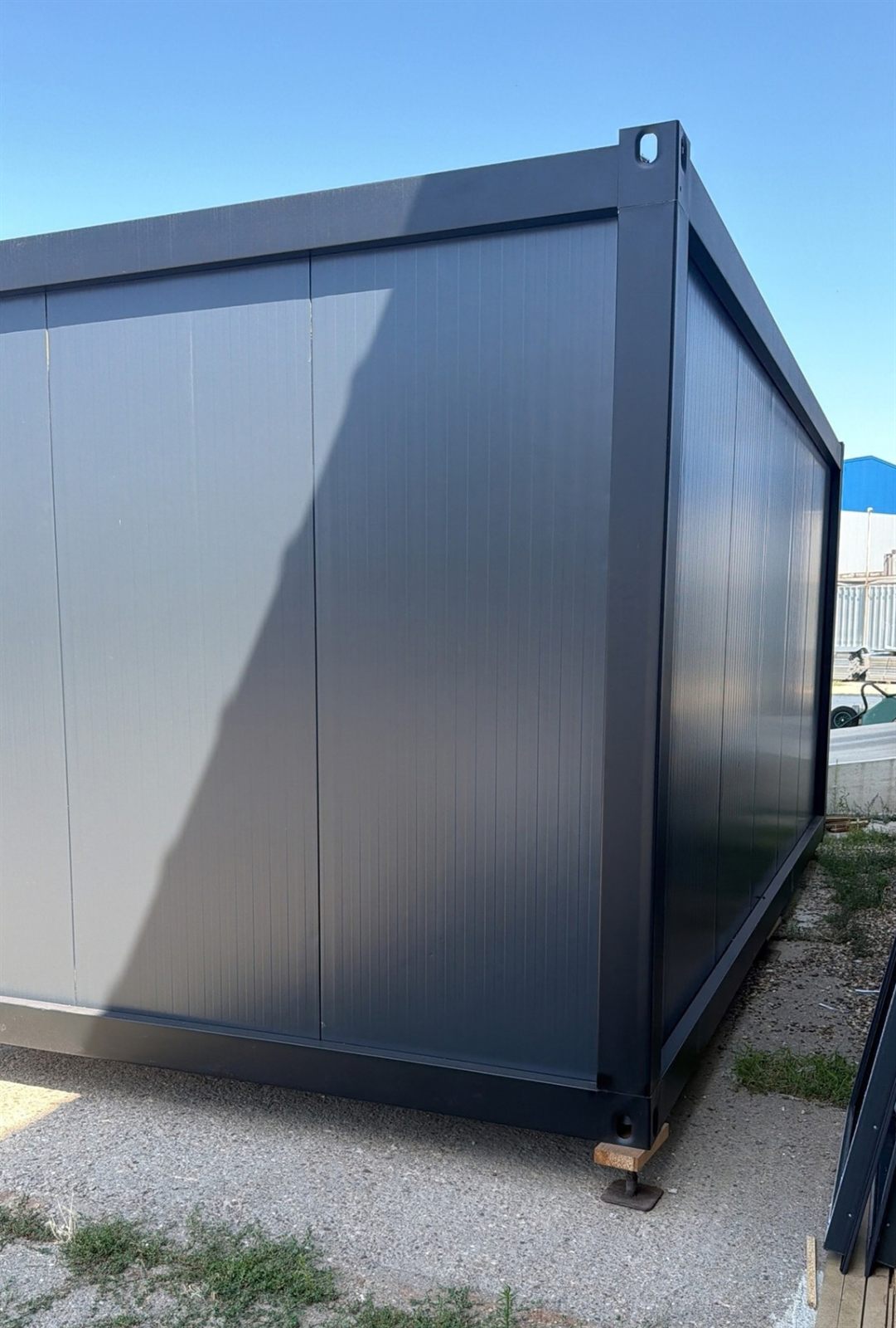 Modul finisat antracit — vedere exterioară
